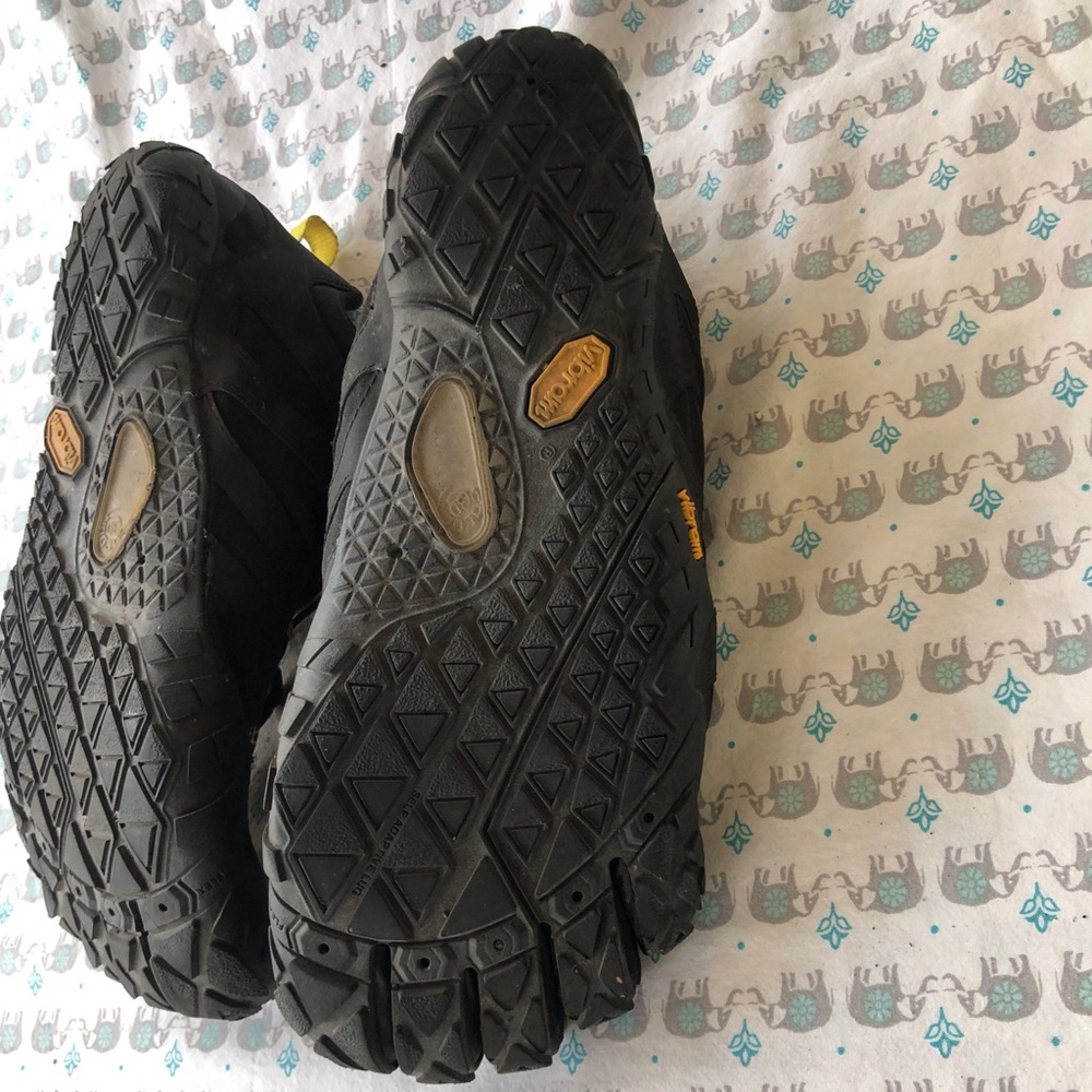 Vibram Men’s Suze 11-11.5 FiveFinger V-Trail 2.0 Trail Running Shoes.